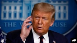 美国总统特朗普周五说，他将参加与黎巴嫩总统和其他世界领导人举行的电话会议。图为特朗普总统8月4日资料照。(美联社)