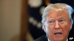 លោក​ប្រធានាធិបតី​ ដូណាល់ ត្រាំ ដឹកនាំ​កិច្ចប្រជុំ​តុ​មូល​ស្តី​ពី​សន្តិសុខ​ព្រំដែន​ កាលពី​ថ្ងៃទី១១ ខែមករា ឆ្នាំ២០១៩។