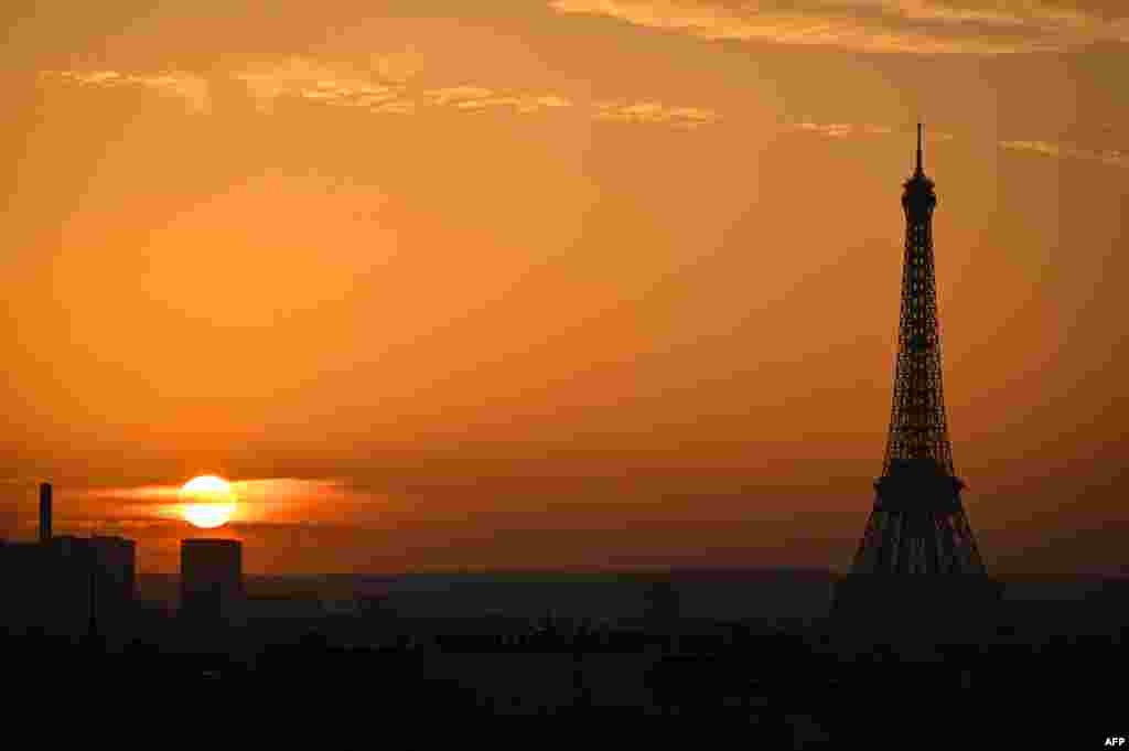 د فرانسې په پلازمینې پاریس کې د لمر لویدو یوه منظره