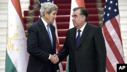 AQSh Davlat kotibi Jon Kerri va Tojikiston Prezidenti Emomali Rahmon, Dushanbe, 3-noyabr, 2015-yil