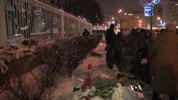 Reaction Mixed in Russia to Paris Attacks