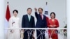 Presiden Joko Widodo, kanan tengah, Ibu Negara Irina Joko Widodo, kanan, Presiden Korea Selatan Moon Jae-in, kiri tengah dan Ibu Negara Kim Jung-Sook di Istana Kepresidenan Bogor, Kamis, (9/11).