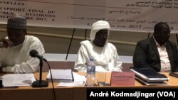 De gauche à droite, Abdoulaye Sabre Fadoul président du comité des réformes, Ali Kolotou Tchaïmi, vice-président du comité technique et Nadji Madou, coordonateur des sous-comités technique, à N'Djamena, le 22 septembre 2017. (VOA/André Kodmadjinga