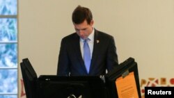 Democratic congressional candidate Conor Lamb fills out his ballot on a voting machine in Mt. Lebanon, Pennsylvania, U.S., March 13, 2018. 
