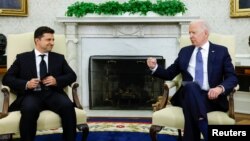 Džo Bajden i Volodimir Zelenski u Ovalnoj kancelariji (Foto: Reuters/Jonathan Ernst)