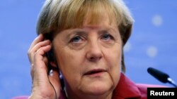 Kanselir Jerman Angela Merkel dalam konferensi pers pada KTT Pimpinan Uni Eropa di Brussels 25/10/2013. Merkel menuduh AS telah menyadap ponselnya. 