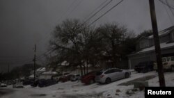 Listrik di kawasan San Marcos, Texas, AS, padam di tengah suhu yang sangat dingin, 16 Februari 2021. (REUTERS/Mikala Compton)
