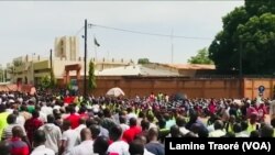 Une marche des syndicats à Ouagadougou, le 28 février 2020 (VOA/Lamine Traoré)