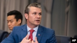 Ministar odbrane Pete Hegseth odgovara na novinarsko pitanje u Pentagonu, 7. februara 2025., u blizini Washingtona.