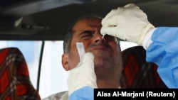 Testiranje na koronavirus, ilustrativna fotografija (Foto: REUTERS/Alaa Al-Marjani)