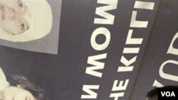 Tiga aktivis melakukan aksi protes mogok makan di depan Kedutaan Arab Saudi di Jakarta (foto: dok).