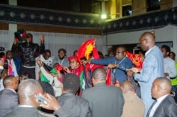 FILE - Malawi Congress Party supporters celebrate Lazarus Chakwera's win the country’s historic presidential election rerun in Blantyre, Malawi, June 27, 2020. (Lameck Masina/VOA)