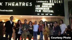 Los Angeles Indonesian Film Festival baru-baru ini dihadiri oleh artis dan sineas Indonesia (ki-ka: Edwin Nazir (produser film 9 Summers 10 Autums), Pheren Soepadhi III (panitia), Tino Saroengallo (sineas), Melany Lintuuran (panitia), Lukman Sardi, Prisia Nasution, Wulan Guritno, Siera Tamihardja (panitia), Endah Redjeki (panitia), Roland Wiryawan (sineas/panitia).