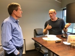 Republican Political Consultant Craig Murphy (l) discusses the Texas Primary with colleague Ross Hunt at Murphy Nasica. (VOA/Carolyn Presutti)