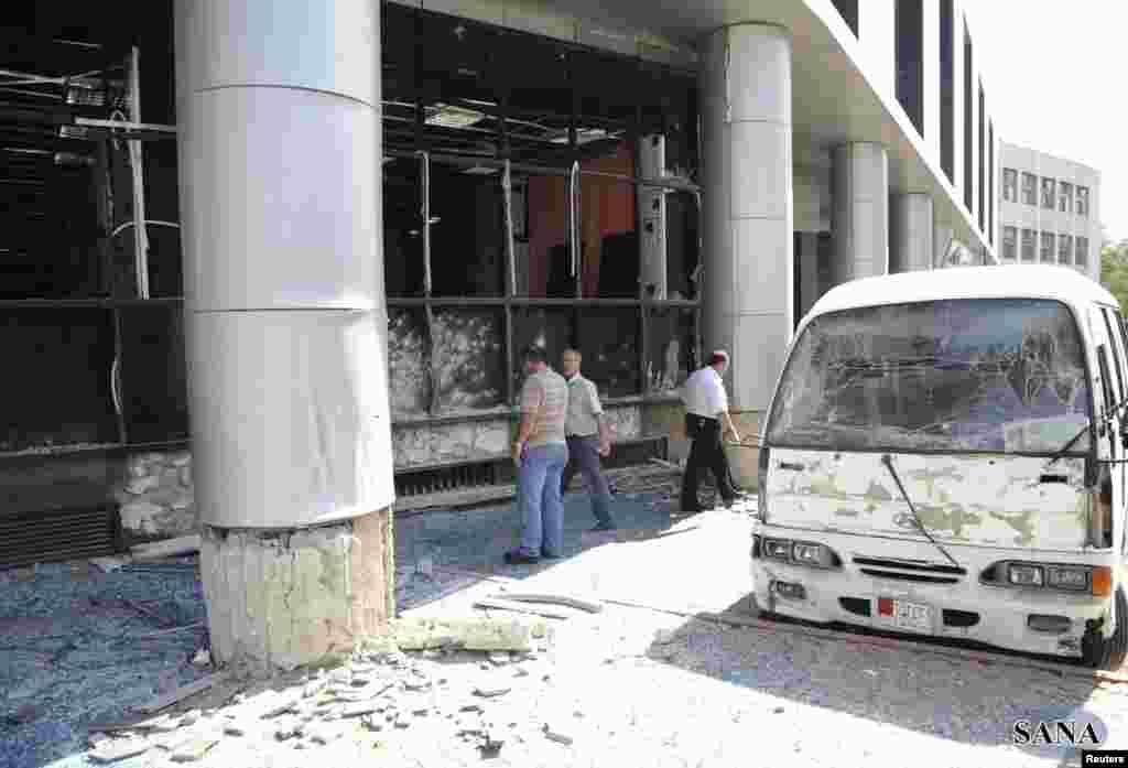A photo from Syria&#39;s national news agency SANA shows the wreckage of a bus after a bomb exploded in al-Zablatani, in Damascus, Syria, October 9, 2012.