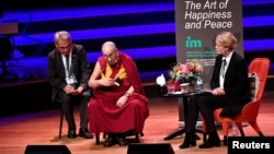 Pemimpin spiritual Tibet, Dalai Lama, dalam sebuah acara di Malmo, Swedia, 12 September 2018.