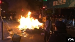 香港本土派人士认为，年初一的旺角警民冲突是民怨大爆发( 美国之音汤惠芸)。