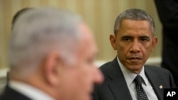 Barack Obama listens et Benjamin Netanyahou à la Maison Blanche, le 1er octobre 2014.