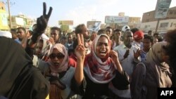 Sudanese protesters chant slogans during a rally calling for the former ruling party to be dissolved and for ex-officials to be put on trial in Khartoum, Sudan, Oct. 21, 2019. 