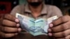India Berusaha Selamatkan Rupee