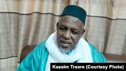 Imam Mahamoud Dicko, avant une conférence de presse.