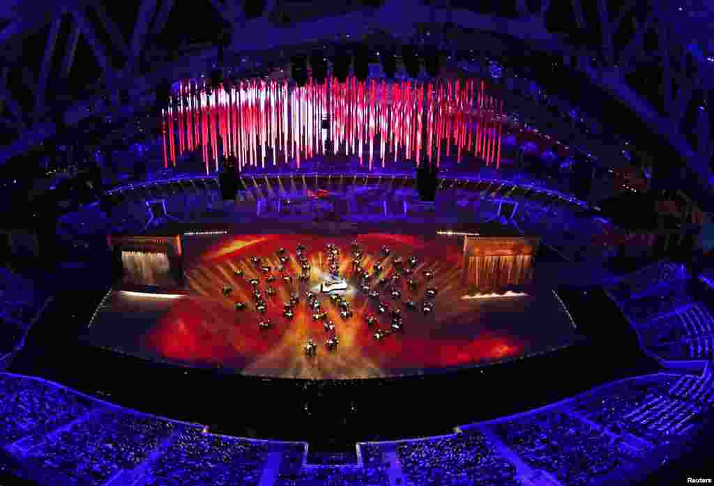 Ha habido mucho colorido, música y danza en la ceremonia de cierre.