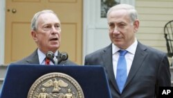 New York Mayor Michael Bloomberg (l) speaks at a news conference at Gracie Mansion in New York with Israeli Prime Minister Benjamin Netanyah, Sept. 27, 2012. 