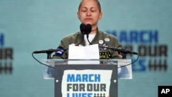 Ema Gonzales, jedna od preživelih učenica na Maršu za naše živote u Vašingtonu, 24. marta 2018. 