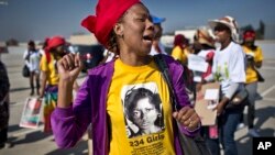 8일 남아프리카 요하네스버그에서 나이지리아 피랍 여학생들의 석방을 요구하는 시위가 벌어졌다.