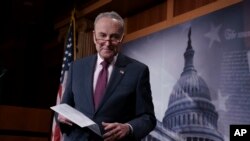 លោក Chuck Schumer បញ្ចប់​សន្និសីទ​កាសែត​មួយ​អំពី​របាយការណ៍​មួយ​ចេញ​ផ្សាយ​ដោយ​ក្រសួង​យុត្តិធម៌ នៅ​វិមាន​សភា Capitol Hill នៅ​ក្នុង​រដ្ឋធានី​វ៉ាស៊ីនតោន កាលពី​ថ្ងៃទី៩ ខែធ្នូ ឆ្នាំ២០១៩។