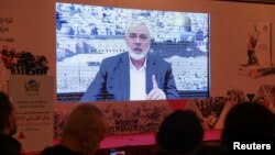 اسماعیل هنیه، از رهبران حماس در حال سخن‌رانی تلویزیونی