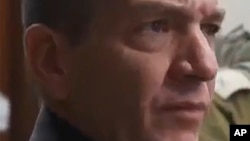 이스라엘 방위군이 2023년12월에 제공한 영상으로 만든 이 이미지는 이스라엘군의 정보 책임자인 아하론 할리바 이스라엘방위군(IDF) 정보국장의 모습을 보여준다. 할리바는 22일 하마스의 10월 7일 공격 대응을 둘러싼 실패에 대한 책임을 지고 사임했으며, 이스라엘 역사상 가장 치명적인 공격에서 자신의 역할에 대해 물러난 첫 고위 인사가 되었다고 군이 밝혔다.