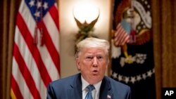 Presiden Donald Trump berbicara pada acara makan siang bersama anggota Dewan Keamanan PBB di Ruang Kabinet di Gedung Putih di Washington, Kamis, 5 Desember 2019. (Foto: AP/Andrew Harnik)