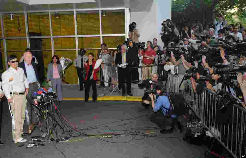 Blind Chinese legal activist Chen Guangcheng holds a press conference after arriving at Washington Square Village on the campus of New York University, May 19, 2012, in New York. 