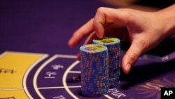 澳门一家赌场里赌桌上的筹码 （资料照片）