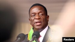 Emmerson Mnangagwa après avoir été investi président à Harare, Zimbabwe, 24 novembre 2017.