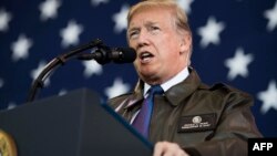 Predsednik SAD Donald Tramp tokom govora američkom vojnom osoblju u američkoj vojnoj bazi Jokota u Fusi, u Tokiju, 5. novembra 2017.