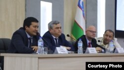 O'zbekiston Bandlik va mehnat munosabatlari vazirligi rasmiylari hamda Xalqaro Mehnat Tashkiloti vakili Toshkentda jurnalistlar va huquq faollari bilan muloqot qildi. 13-sentabr, 2019. 