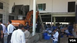 អាជ្ញាធរ​ខេត្ត​ដែល​បាន​ចុះទៅ​កន្លែង​កើតហេតុ​នេះ​ឲ្យ​ដឹងថា​អគារ​ដែល​បាក់​រលំ​នេះ​ជា​សំណង់​មិន​ត្រឹមត្រូវ​តាម​បច្ចេកទេស​និង​មិនបាន​សុំ​ច្បាប់​​អនុញ្ញាត​ត្រឹមត្រូវ។ (រូបថត Photo Supplied)