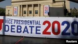 បរិវេណ​សាកលវិទ្យាល័យ Utah សម្រាប់​រៀបចំ​ការ​ជជែក​ដេញដោល​គ្នា​រវាង​បេក្ខជន​អនុប្រធានាធិបតី​លោក Mike Pence និង​អ្នកស្រី Kamala Harris នៅ​យប់​ថ្ងៃ​ពុធ​នេះ។ 