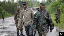 Des rebelles du M23 dans l'est de la RDC, où la liberté de la presse est de plus en plus restreinte, constate RSF