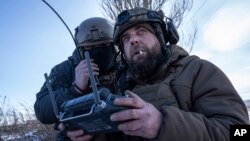 Selon des experts militaires, ce type de drone peut transporter une charge explosive de 35 à 50 kilogrammes