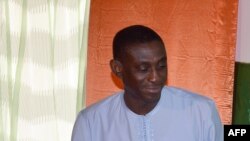 Omar Hamidou Tchiana avec le président du conseil d'administration d'Areva, Luc Oursel, Niamey, 26 mai 2014