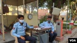 Security guards wear masks hoping it will save them from the coronavirus as the number of recorded infections in India spikes in the last week to 73. (Anjana Pasricha/VOA)