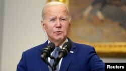 조 바이든 미국 대통령이 1일 백악관 루즈벨트룸에서 전날 서명·발효된 임시 예산안에 관해 연설하고 있다.