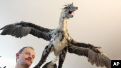 Brazilian paleontologist Alexander Kellner shows a replica of Microraptor during the second Latin American Congress of Vertebrate Paleontology, in Rio de Janeiro, Brazil, August 2005. (file photo)