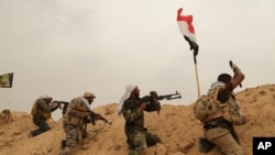 伊拉克什叶派民兵和伊斯兰国武装在费卢杰外围交战（2015年6月1日）