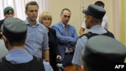 俄罗斯主要反对派领袖阿利克塞•纳瓦尔尼7月18日在法庭上