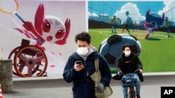 8일 일본 도쿄 거리에 올림픽 홍보 포스터가 붙어있다.