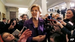 លោក​ស្រី អេលីហ្សាបែត វ៉ារឹន សមាជិក​ព្រឹទ្ធសភា​ប្រចាំ រដ្ឋ ម៉ាស្សា​ឈូសិត កាលពី​ថ្ងៃ​ទី២ ខែមករា ឆ្នាំ២០១៩។ (រូបថត AP)